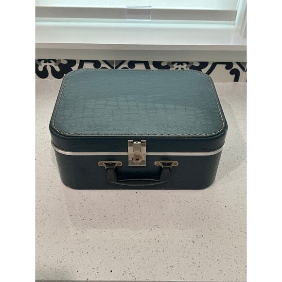 Vintage Traincase ~ Blue Makeup or Toiletries Case 1950’s or 1960’s - Picture 1 of 6